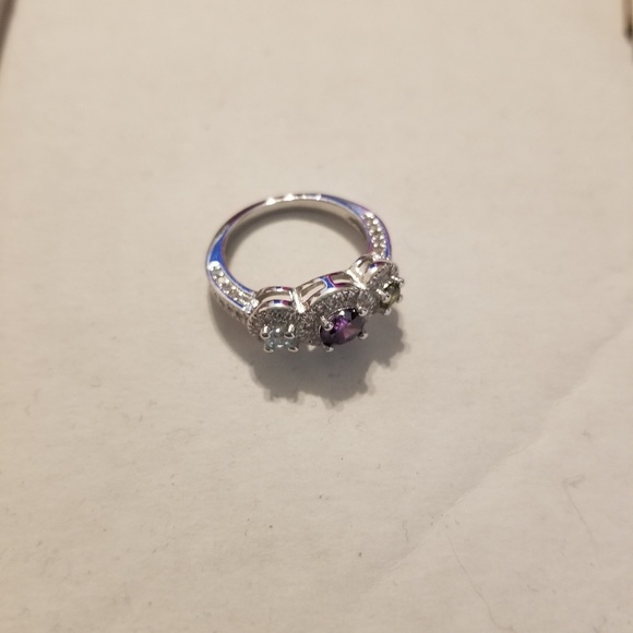 Beautiful ring - Picture 2 of 2
